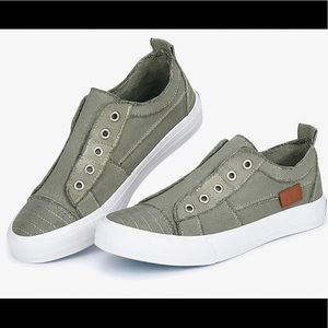 New Jenn Ardor Olive Green Slip On Sneakers
